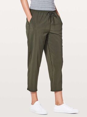 Lululemon Keep It Classic Crop 23” Dark Olive Jogger Pants Women’s‎ Size 4
